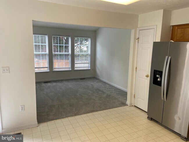 Foto del edificio - 8111 Silver Fox Way
