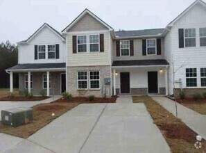 Building Photo - 2555 Piering Dr