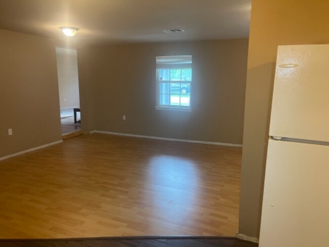 Building Photo - 1202 Manor St