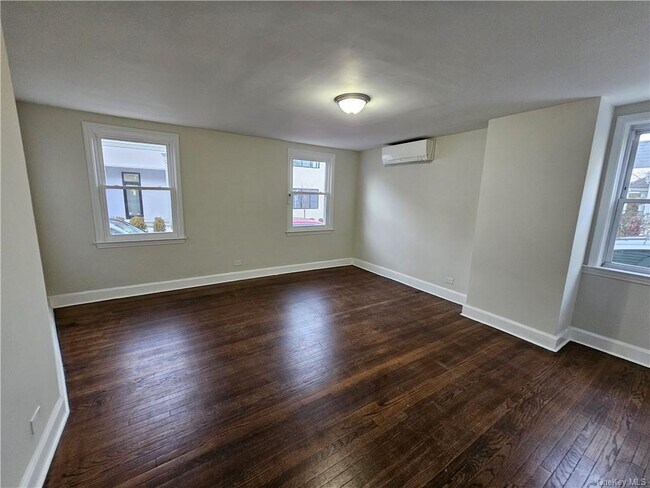 Building Photo - 182 Ashford Ave
