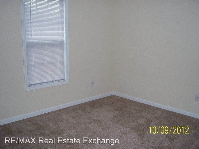 Building Photo - 3700 Woodcliff Dr