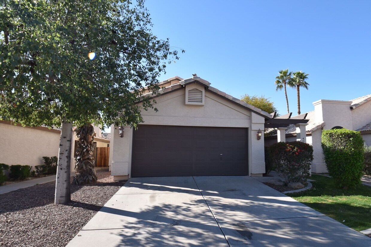 Primary Photo - 4009 E Amberwood Dr