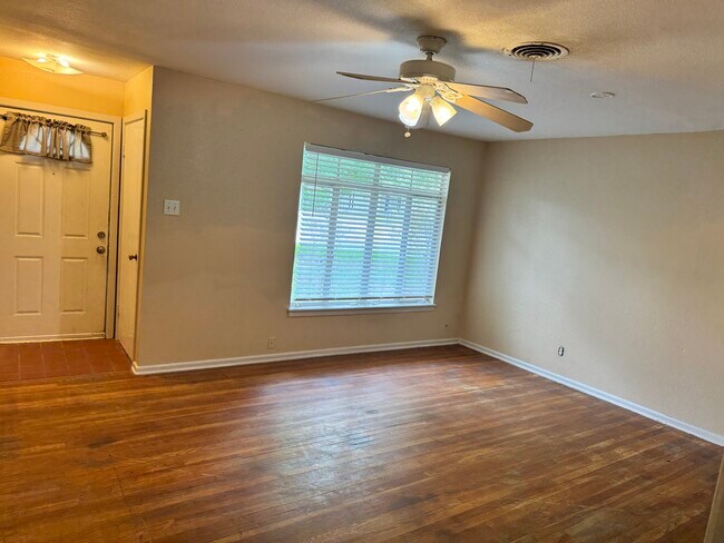 Sala de estar, recibidor - 534 Radiance Ave