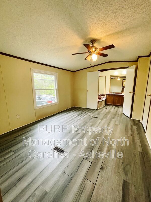 Building Photo - 61 Page Dr