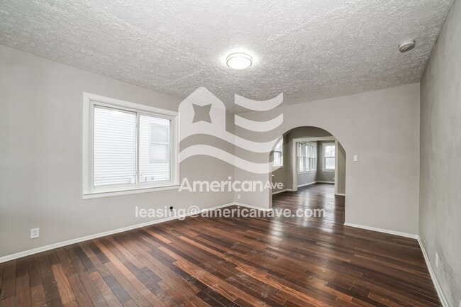 Building Photo - 1214 E Corrington Ave