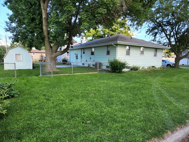 Building Photo - 1406 E 20th Ave