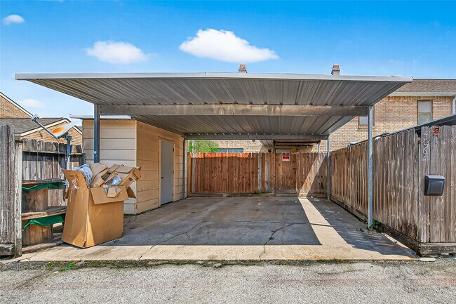 Foto del edificio - 4064 Belle Park Dr