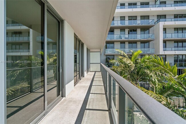 Foto del edificio - 2960 NE 207th St