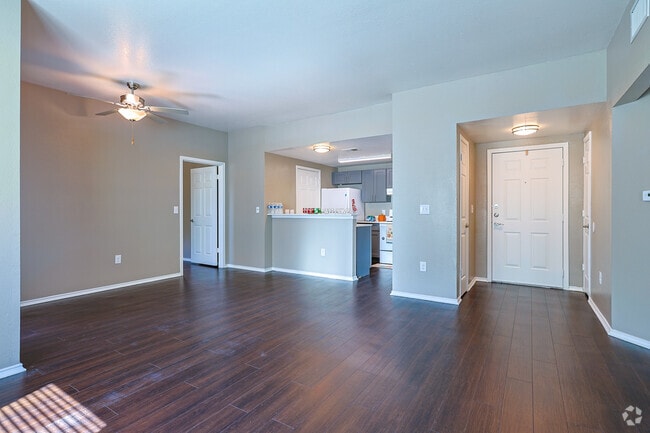 3 habitaciones, 2 baños - 1062 pies cuadrados - Área habitable - Crystal Falls Crossing