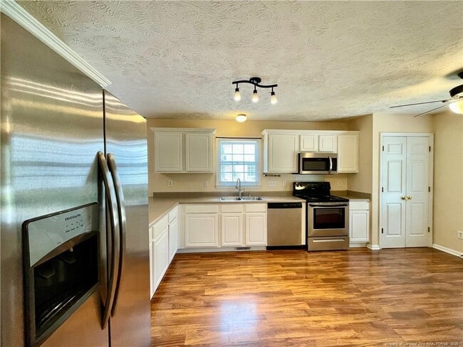 Building Photo - 2918 Coachway Dr