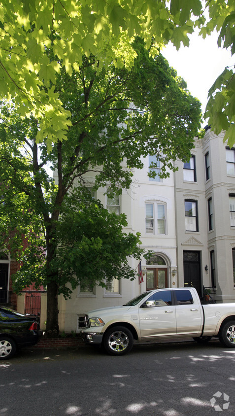 Building Photo - 3044 N St NW