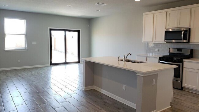 Foto del edificio - 1508 Whippletree Trl