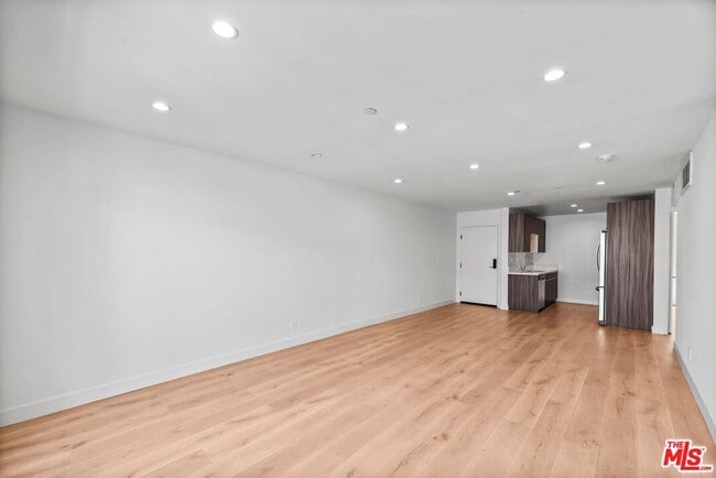Foto del edificio - 725 N Alfred St