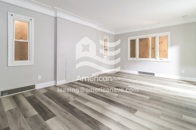 Building Photo - 4604 Bedford St