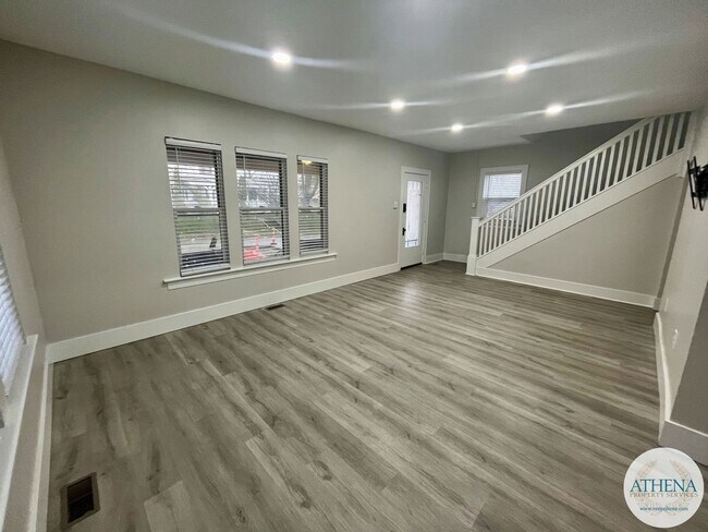 Building Photo - 631 North St