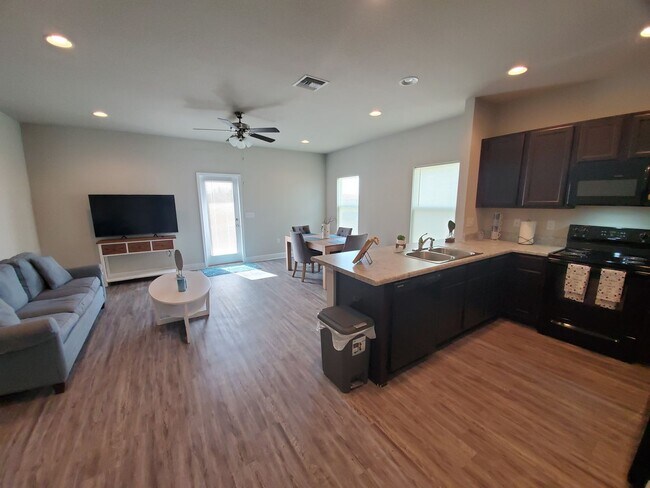 Foto del edificio - 5764 Callaway Cir