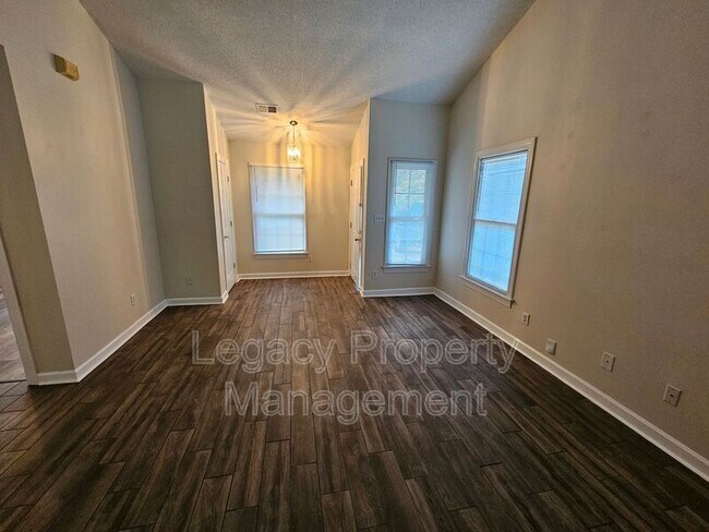 Foto del edificio - 2407 Ashton Park Ln