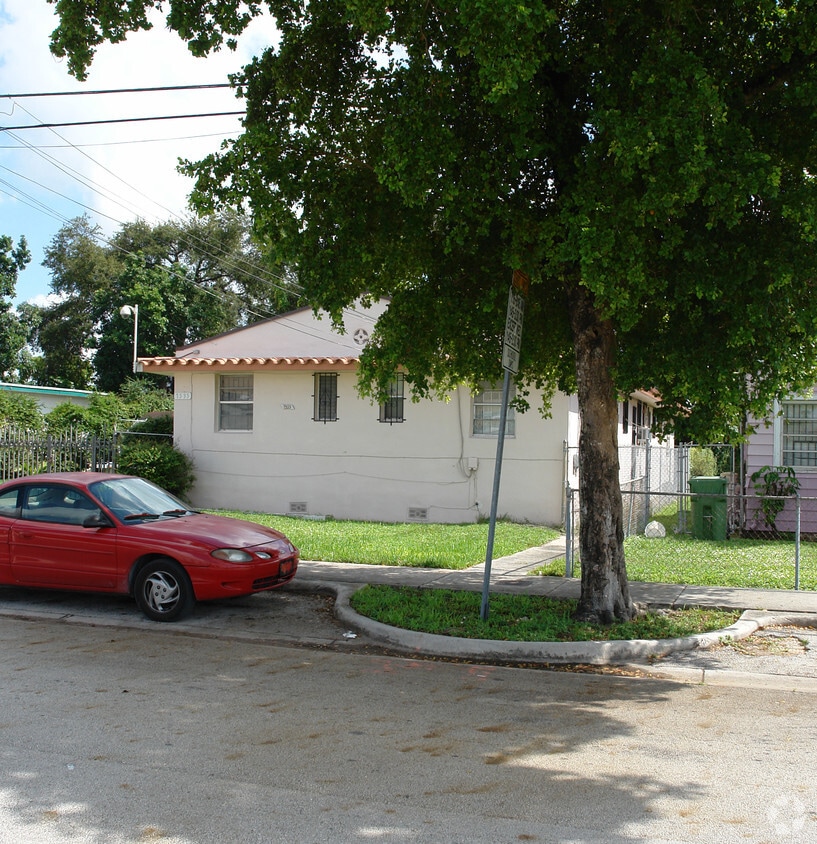 Foto del edificio - 7535 NW 4th Ct