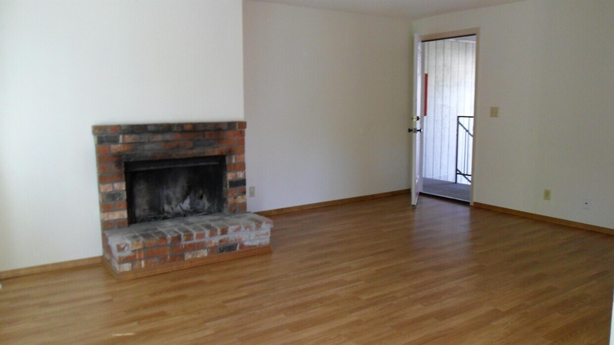 Primary Photo - 3354 Willow Ct SE