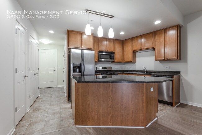 Foto del edificio - ReVerb Century Station Apt! (3200 S Oak Park)