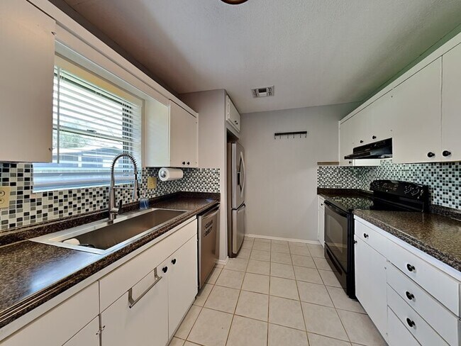 Foto del edificio - 1014 Hillwood Dr