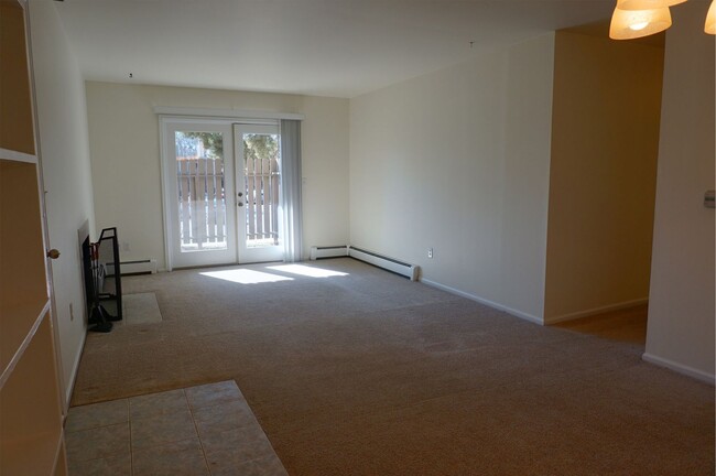 Foto del edificio - Adorable 1st floor 2 bedroom 1 bath condo ...