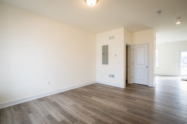 Building Photo - 3743 Castle Dr