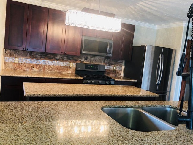 Foto del edificio - 14942 Gray Ridge Dr