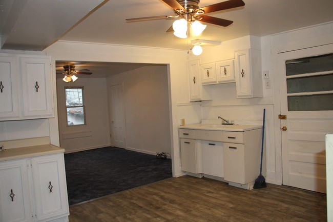 Building Photo - 116 W Slippery Rock St
