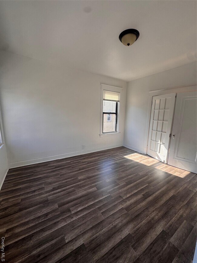 Building Photo - 583 Van Nest Ave