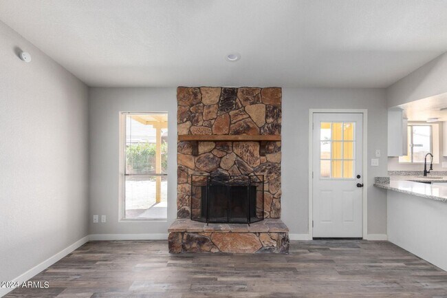 Building Photo - 3 bed, 3 bath Mesa home