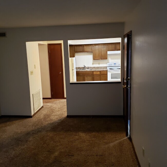 925 R Ave Unit 104, Nevada, IA 50201 Condo for Rent in Nevada, IA