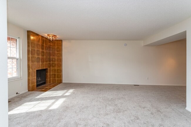 Foto del edificio - Beautifully Maintained Townhome with Fantastic Amenities