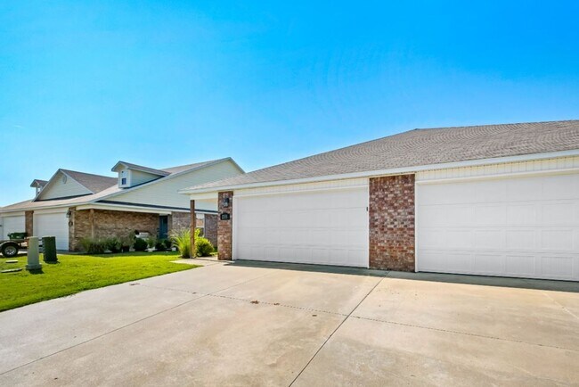 Photo - 235 E Anabranch Ct Apartment