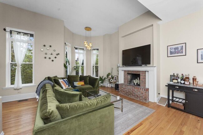 Building Photo - 2 bedroom in Chicago IL 60614
