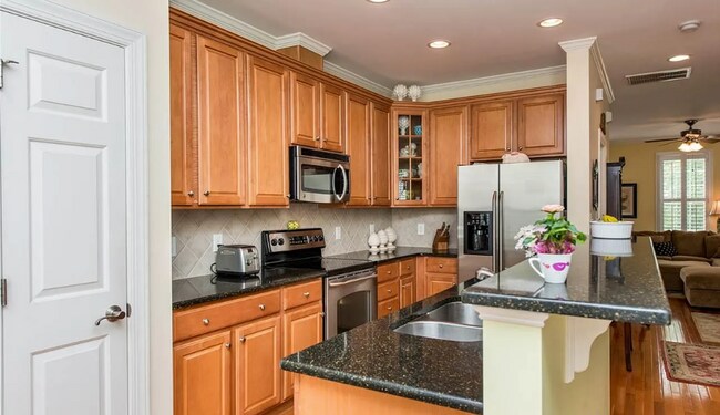 Foto del edificio - Spacious 3-Story Townhome Near Crabtree – Available January 15