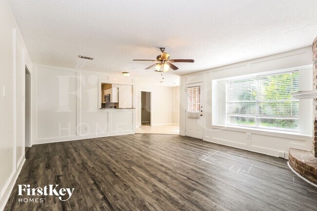 Foto del edificio - 24106 Creekview Dr