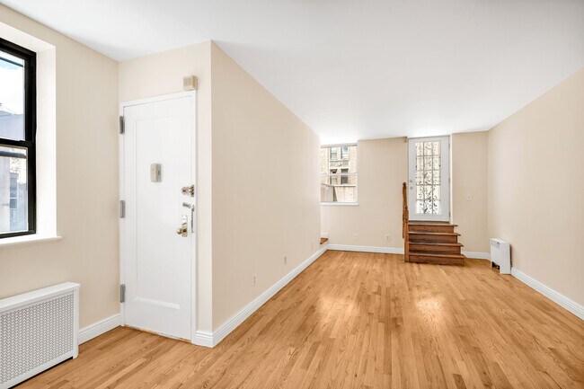 Building Photo - 228 W 82nd St
