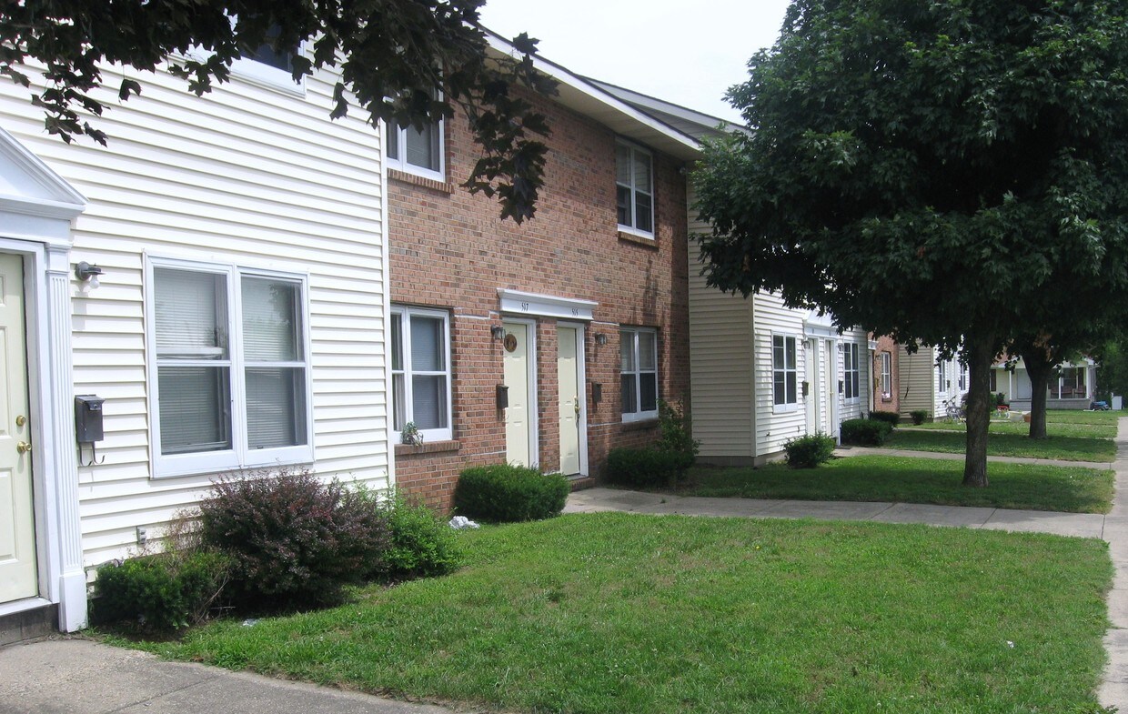 Primary Photo - Brockwood Townhouses