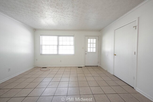 Building Photo - 4505 N Mitthoefer Rd