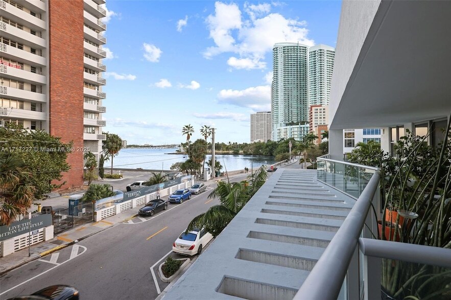 Foto principal - 2150 N Bayshore Dr