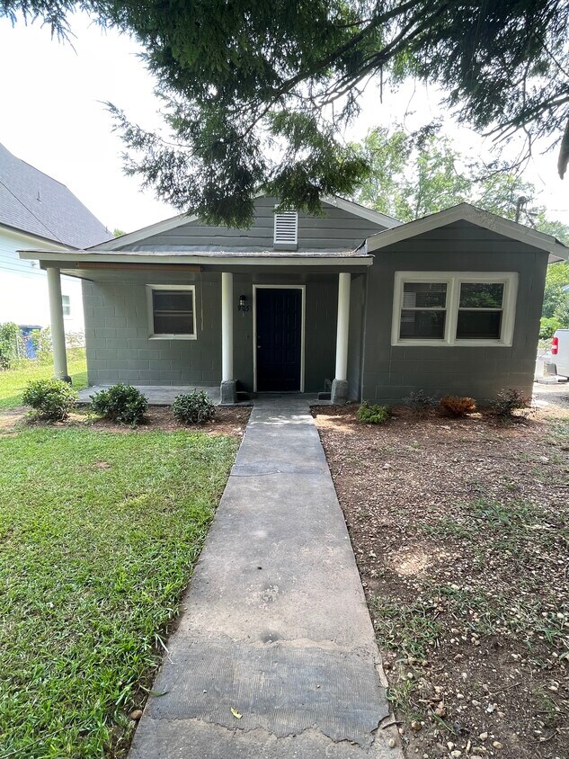Foto principal - 905 Henderson Ext