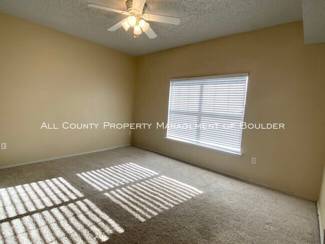 Foto del edificio - Spacious One Bedroom with Great Amenities