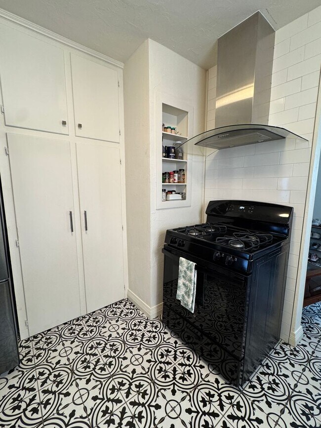 Building Photo - 506 NW Fort Sill Blvd