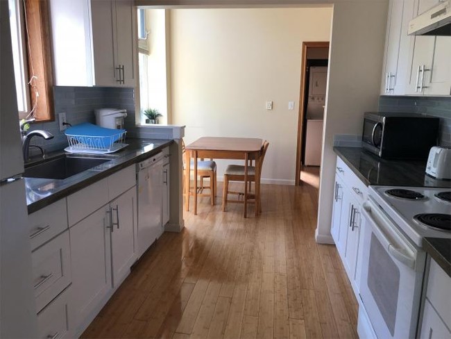 Foto del edificio - 6 bedroom in Seattle WA 98115