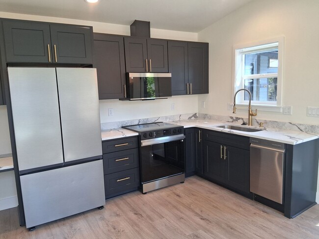 Building Photo - Stylish Newly Built One-bedroom in the Hea...
