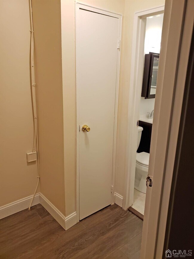 Foto del edificio - 175 Buckelew Ave