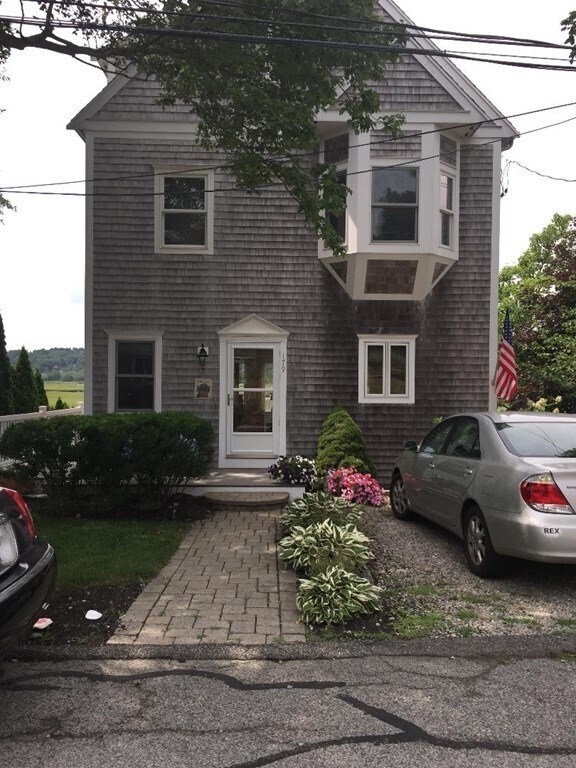 Primary Photo - 179 Meadowview St
