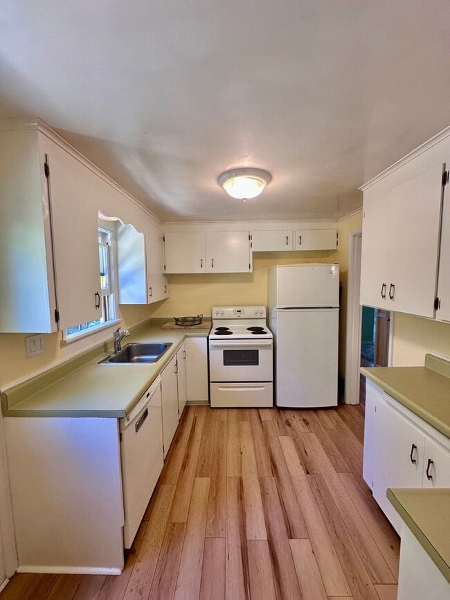Building Photo - 2302 NE 94th St