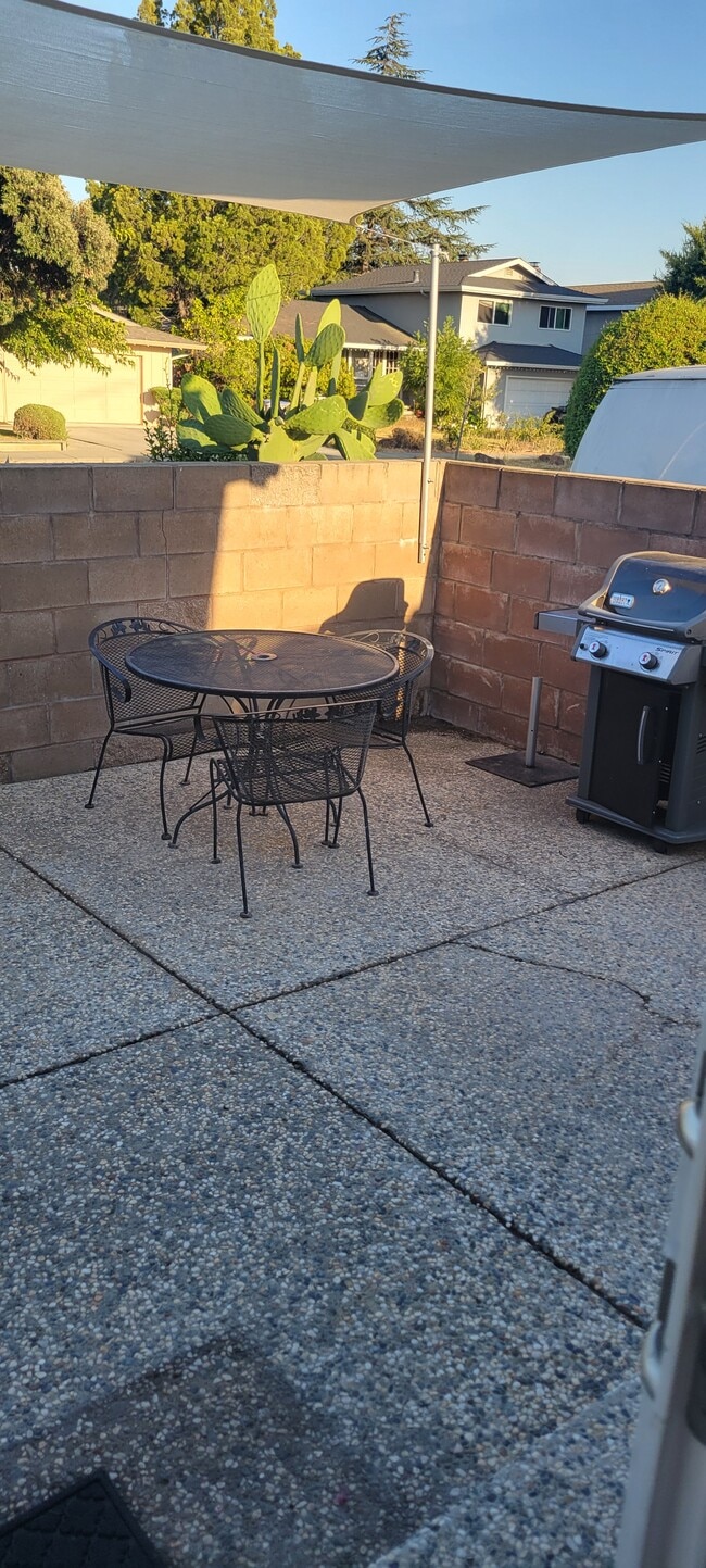 Foto del edificio - 5821 Chesbro Ave